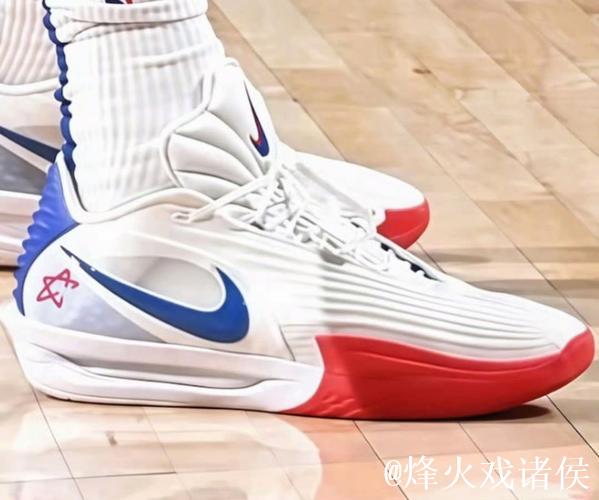 坎宁安脚踩红绿配色G.T Cut3,豪取32分4篮板10助攻 坎宁安脚踩红绿配色G.T Cut3,豪取32分4篮板10助攻